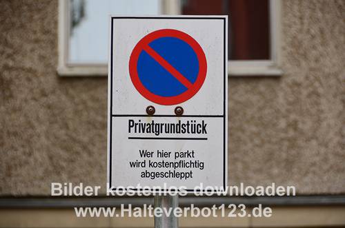 Verkehrszeichen eingeschränktes Parkverbot für die Zone Privatgrundstück mit Androhung des kostenpflichtigen Abschleppens